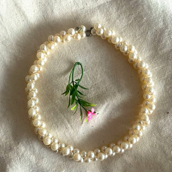 VINTAGE CHIC Faux Pearl Choker 1050’s 🔥 - Picture 4 of 16
